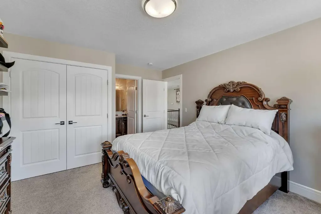 255 Stonemere Green Chestermere AB T1X 0X5