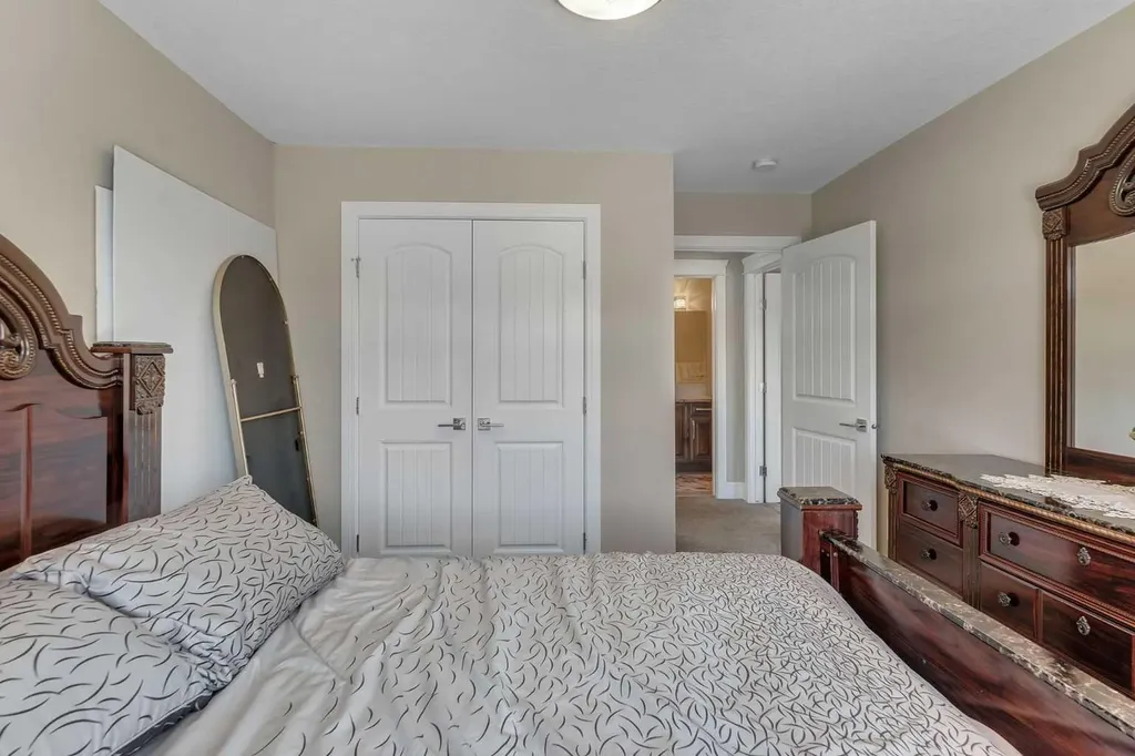 255 Stonemere Green Chestermere AB T1X 0X5