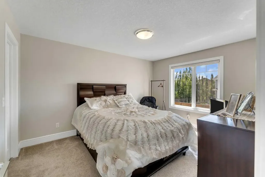 255 Stonemere Green Chestermere AB T1X 0X5