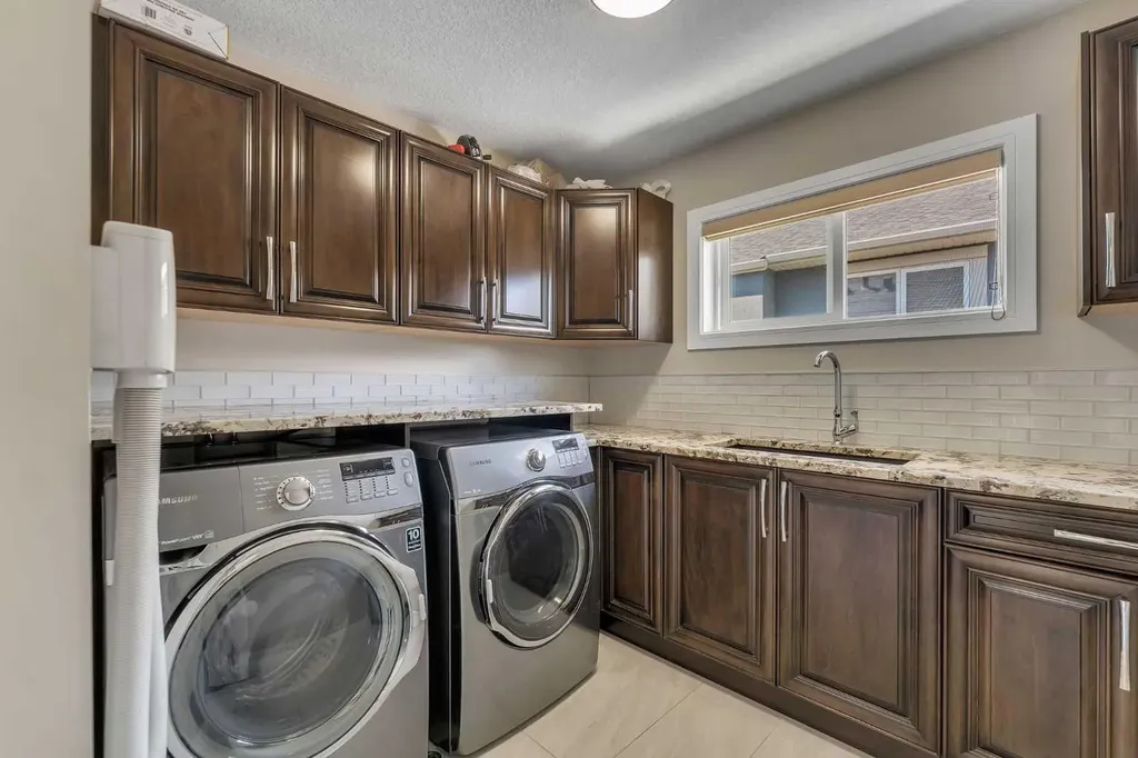 255 Stonemere Green Chestermere AB T1X 0X5
