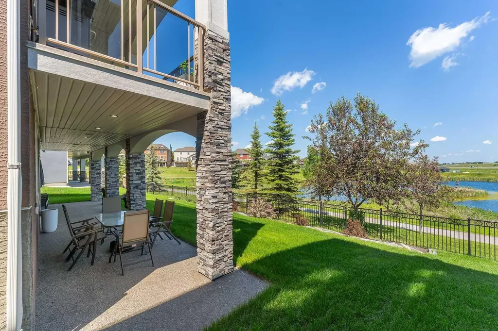 255 Stonemere Green Chestermere AB T1X 0X5