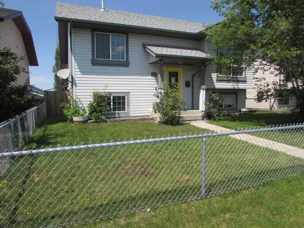5204 Landsdowne Avenue Blackfalds AB T0M0J0