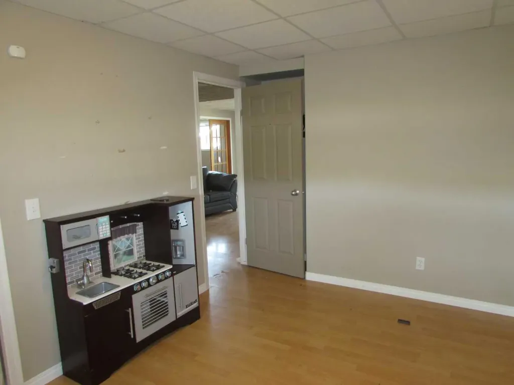 5204 Landsdowne Avenue Blackfalds AB T0M0J0