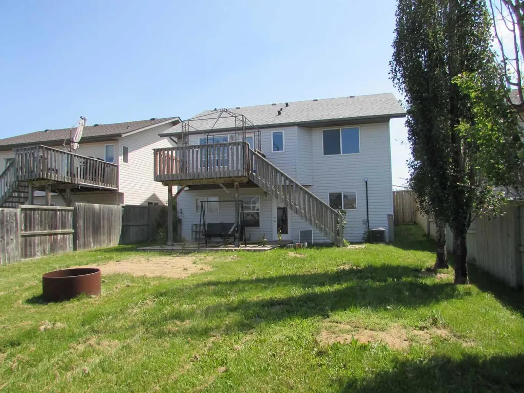 5204 Landsdowne Avenue Blackfalds AB T0M0J0