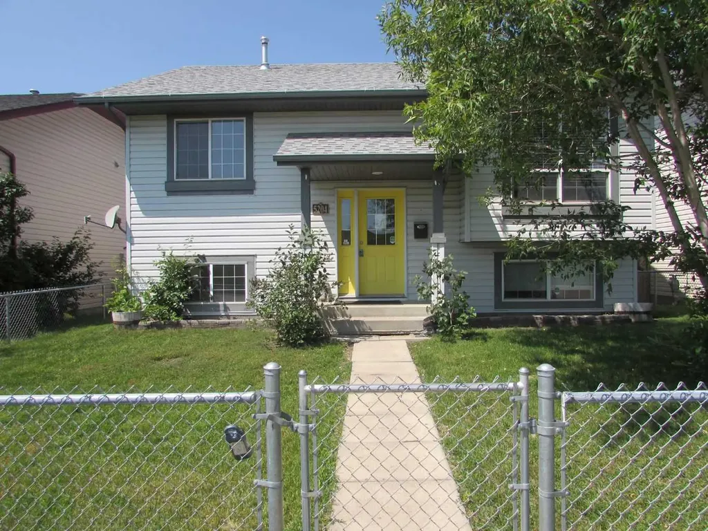5204 Landsdowne Avenue Blackfalds AB T0M0J0