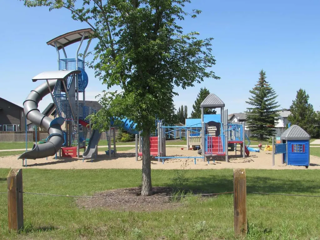 5204 Landsdowne Avenue Blackfalds AB T0M0J0
