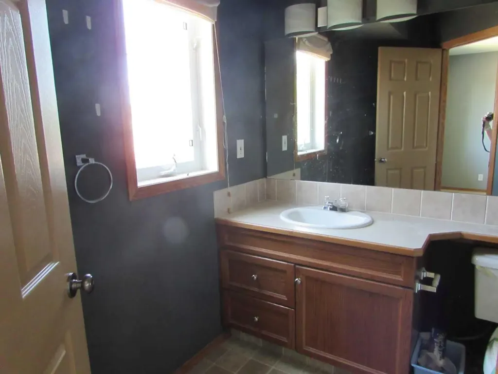 5204 Landsdowne Avenue Blackfalds AB T0M0J0