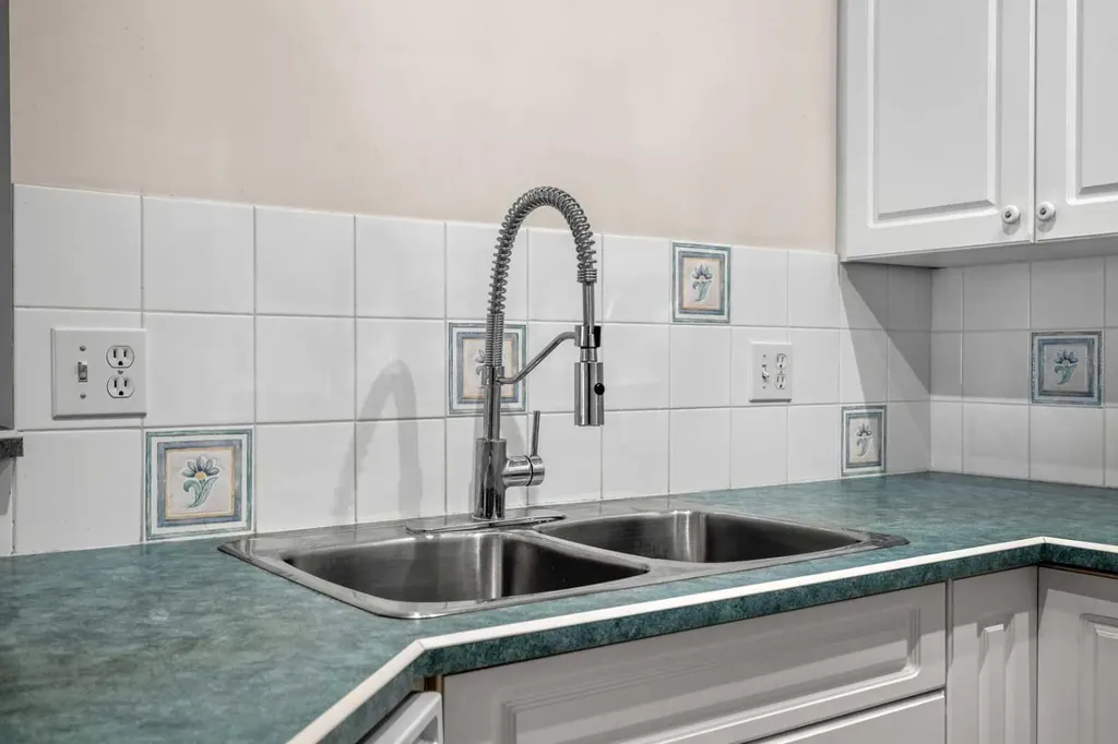 777 3 Avenue SW Calgary AB T2P0G8