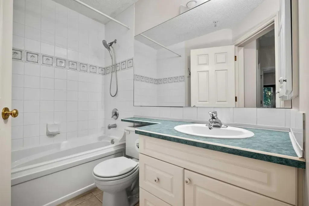 777 3 Avenue SW Calgary AB T2P0G8