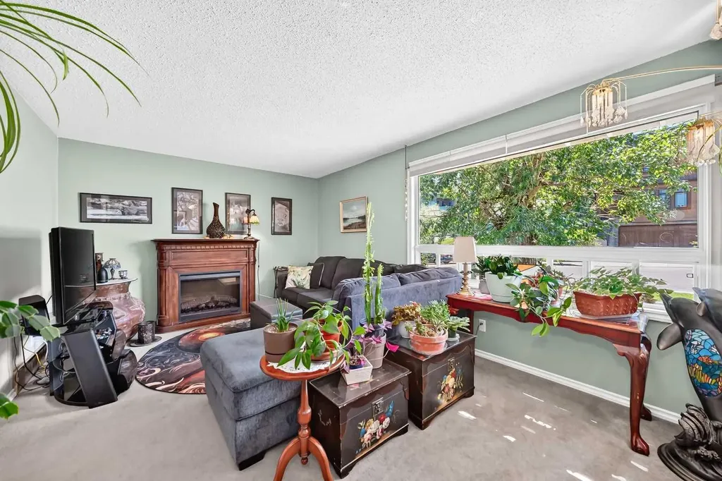 1926 28 Avenue SW Calgary AB T2T 1K1
