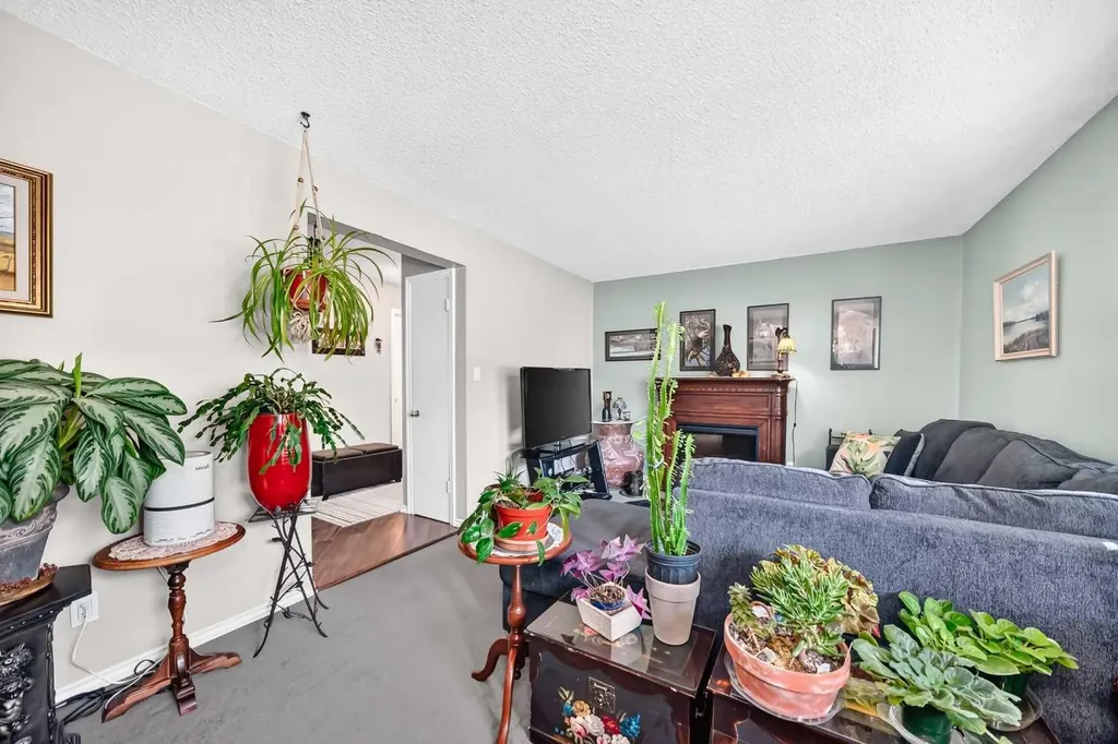 1926 28 Avenue SW Calgary AB T2T 1K1
