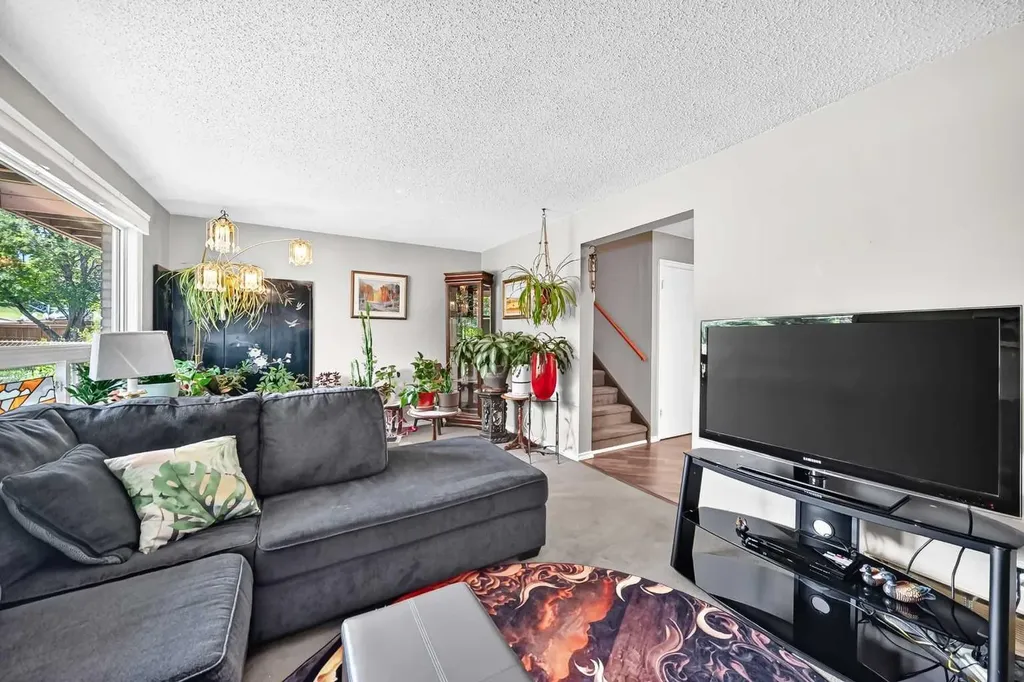 1926 28 Avenue SW Calgary AB T2T 1K1