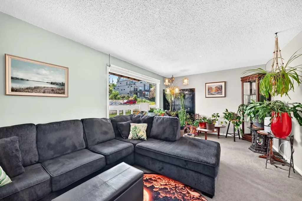 1926 28 Avenue SW Calgary AB T2T 1K1