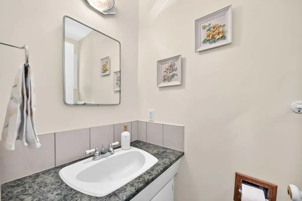 1926 28 Avenue SW Calgary AB T2T 1K1