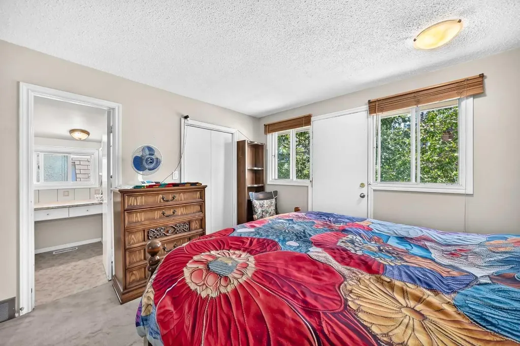 1926 28 Avenue SW Calgary AB T2T 1K1