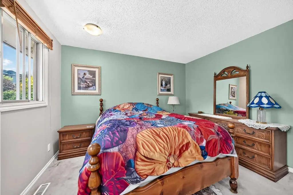 1926 28 Avenue SW Calgary AB T2T 1K1