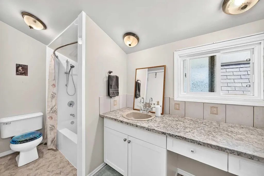 1926 28 Avenue SW Calgary AB T2T 1K1