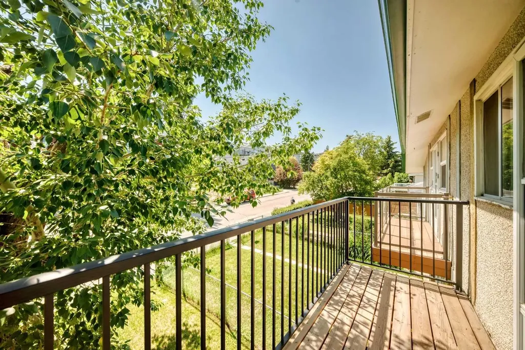 1926 28 Avenue SW Calgary AB T2T 1K1