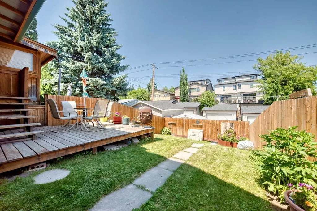 1926 28 Avenue SW Calgary AB T2T 1K1