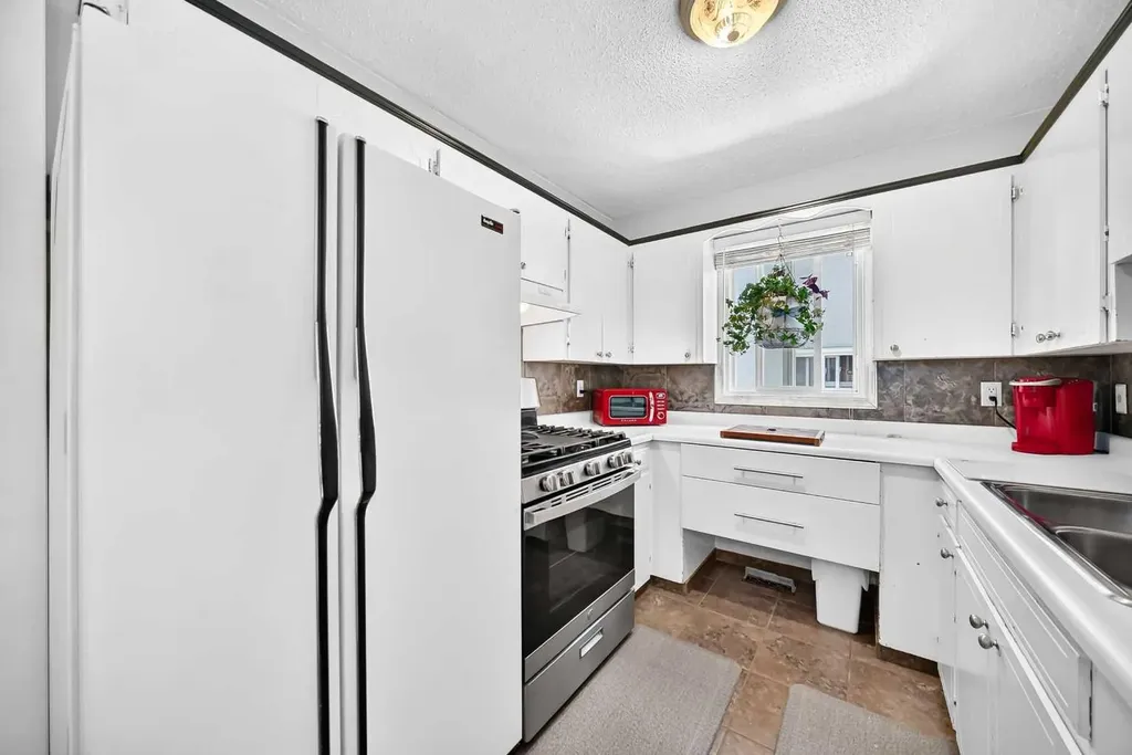 1926 28 Avenue SW Calgary AB T2T 1K1