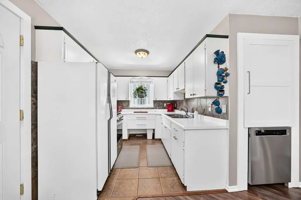 1926 28 Avenue SW Calgary AB T2T 1K1