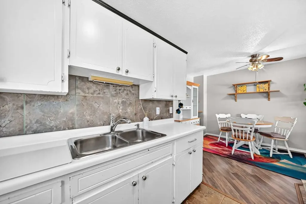 1926 28 Avenue SW Calgary AB T2T 1K1