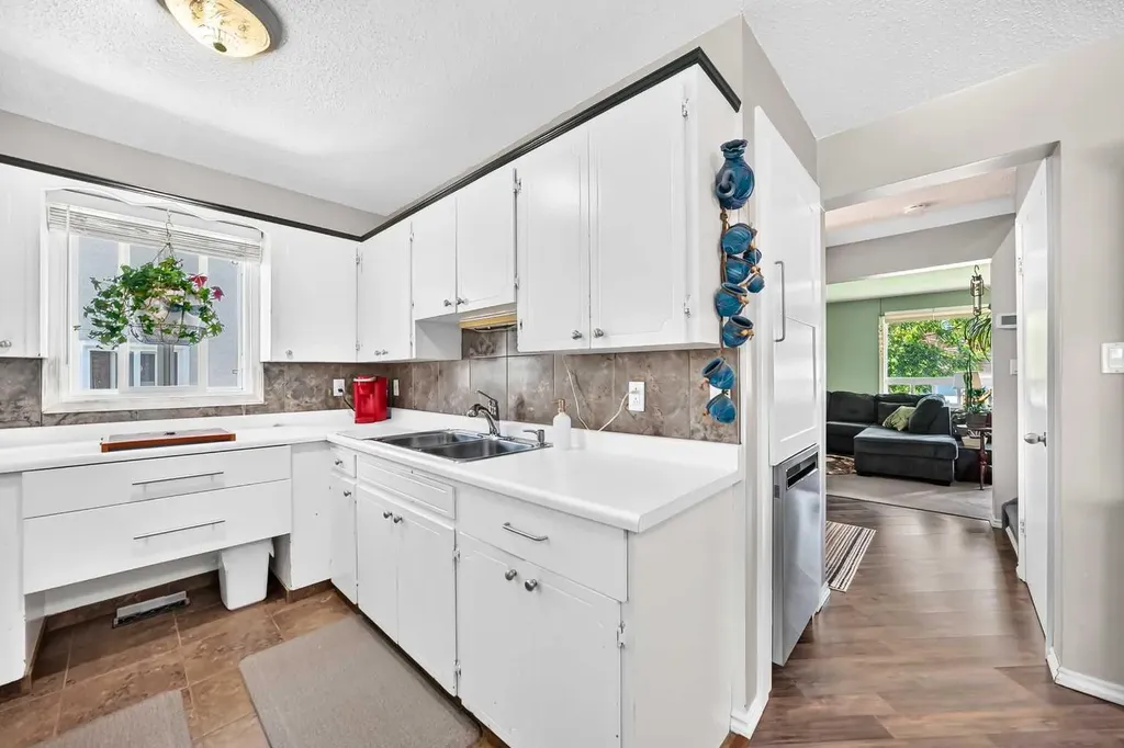 1926 28 Avenue SW Calgary AB T2T 1K1