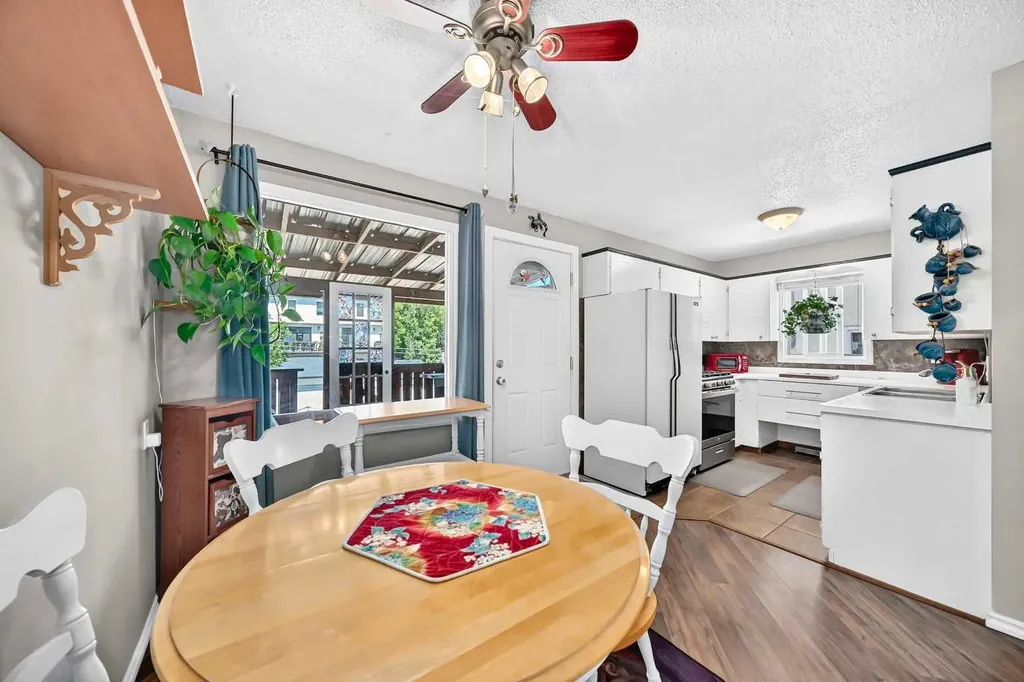 1926 28 Avenue SW Calgary AB T2T 1K1