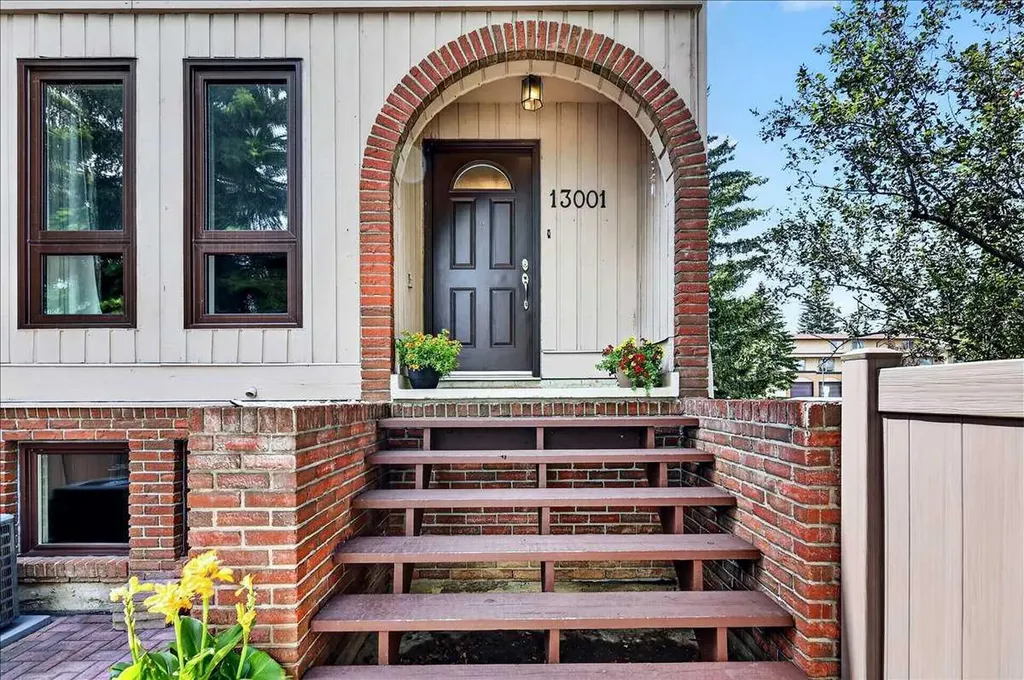 13001 6 Street SW Calgary AB T2W 4J8