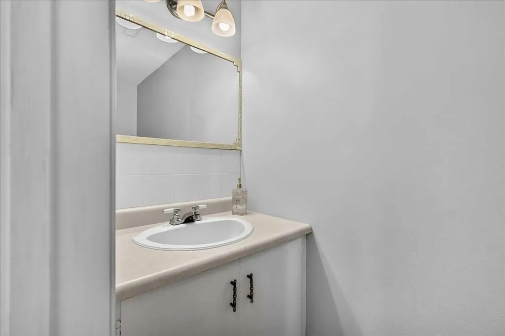 13001 6 Street SW Calgary AB T2W 4J8