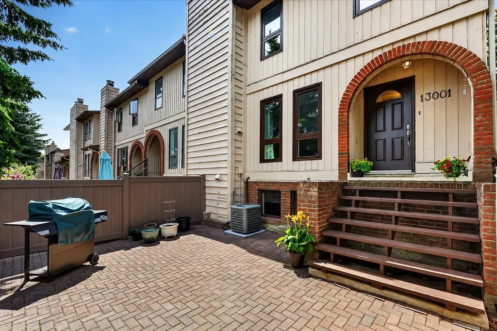 13001 6 Street SW Calgary AB T2W 4J8