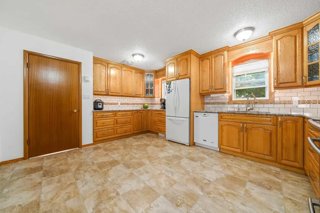 945 3 Avenue Vauxhall AB T0K 2K0