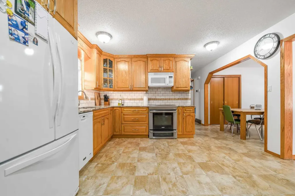 945 3 Avenue Vauxhall AB T0K 2K0