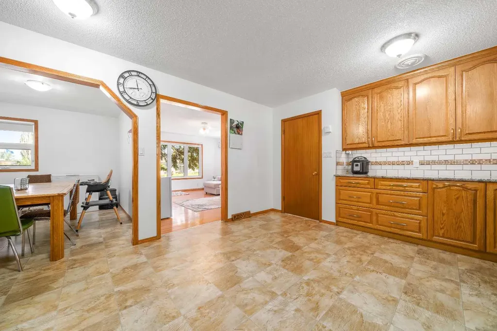 945 3 Avenue Vauxhall AB T0K 2K0