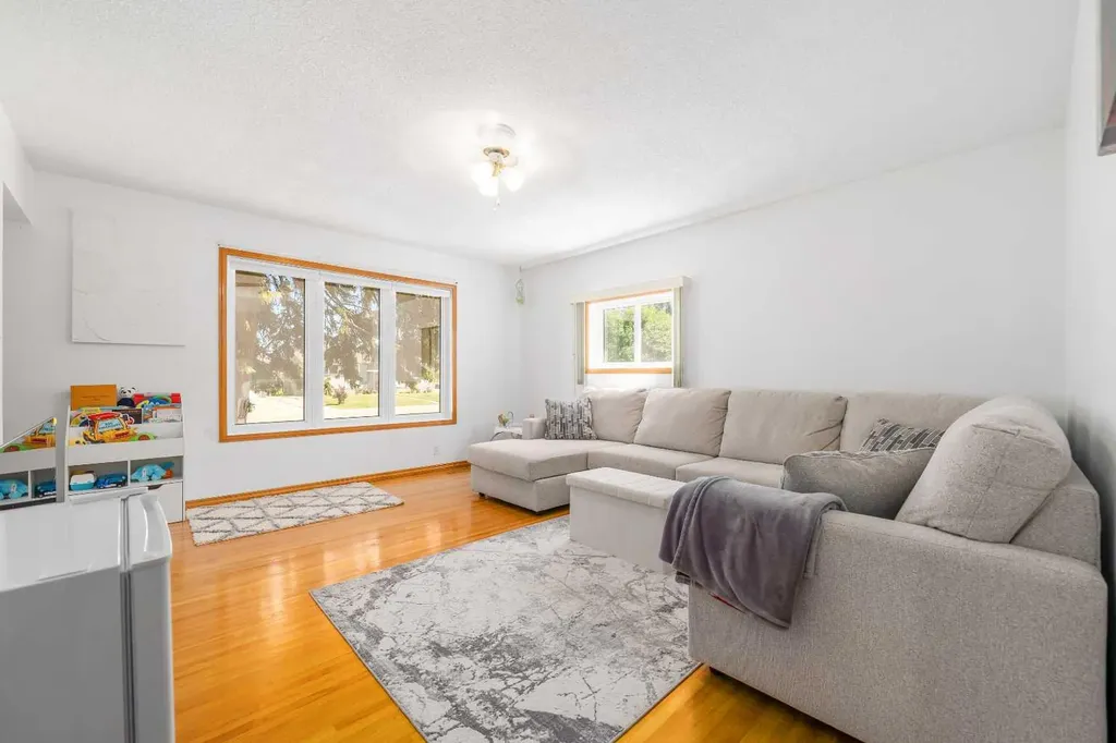 945 3 Avenue Vauxhall AB T0K 2K0
