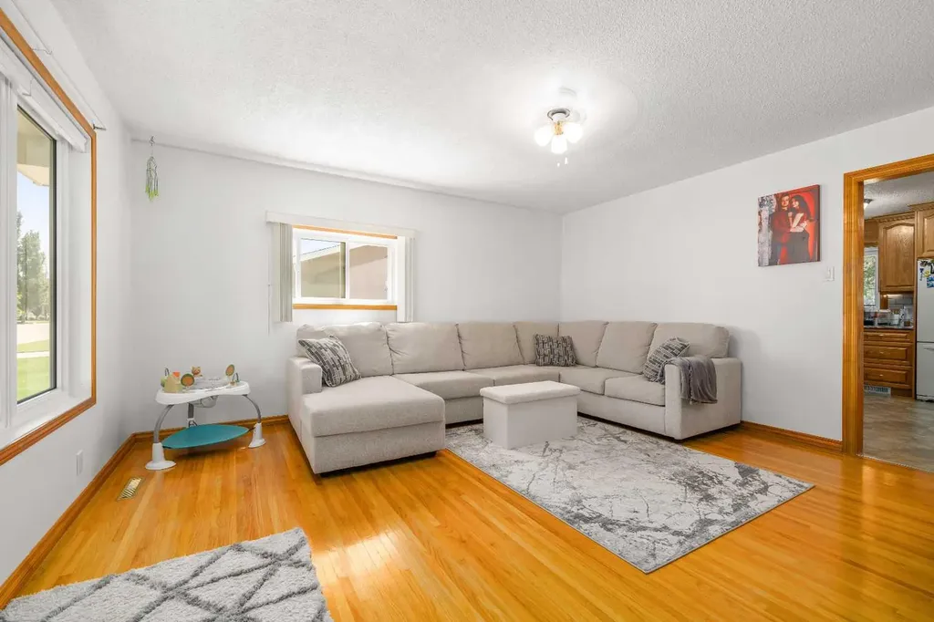 945 3 Avenue Vauxhall AB T0K 2K0
