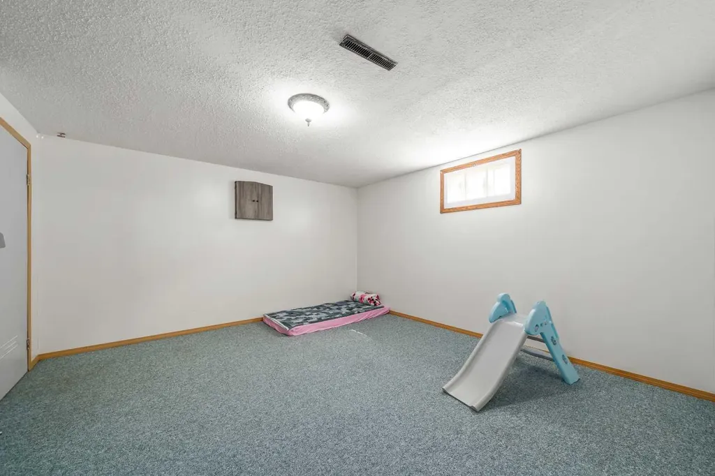 945 3 Avenue Vauxhall AB T0K 2K0