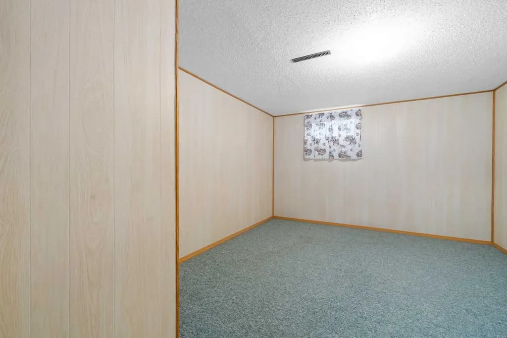 945 3 Avenue Vauxhall AB T0K 2K0