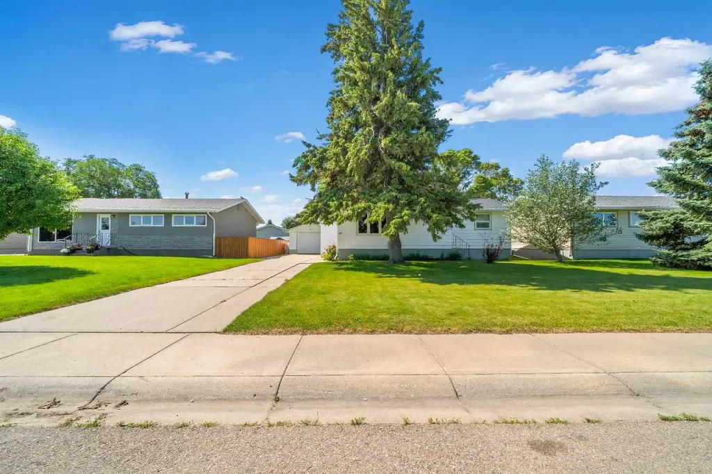 945 3 Avenue Vauxhall AB T0K 2K0
