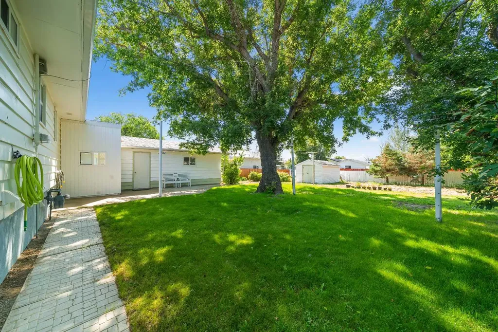 945 3 Avenue Vauxhall AB T0K 2K0