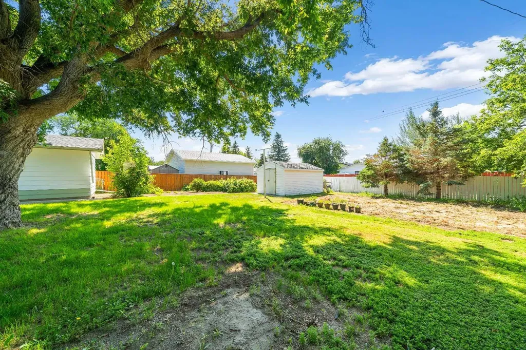 945 3 Avenue Vauxhall AB T0K 2K0