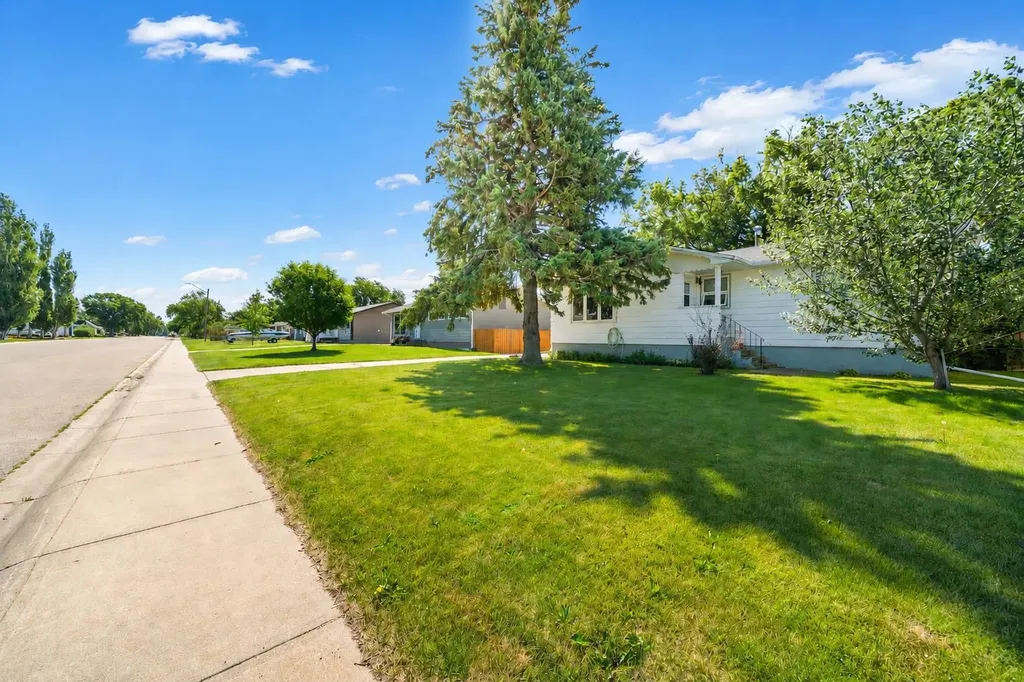 945 3 Avenue Vauxhall AB T0K 2K0