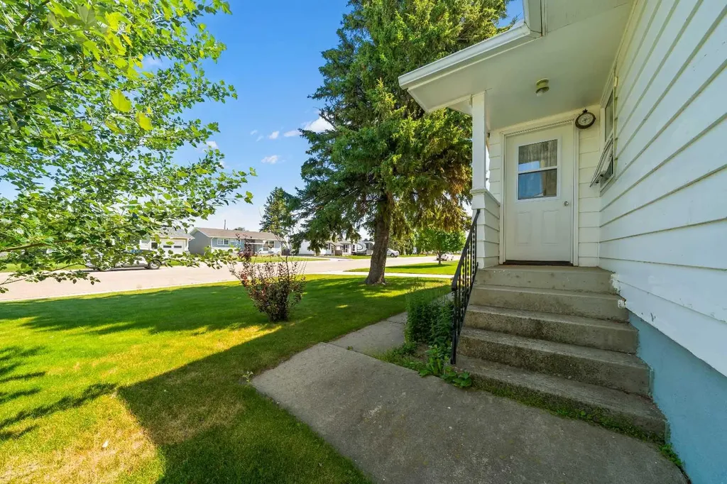 945 3 Avenue Vauxhall AB T0K 2K0
