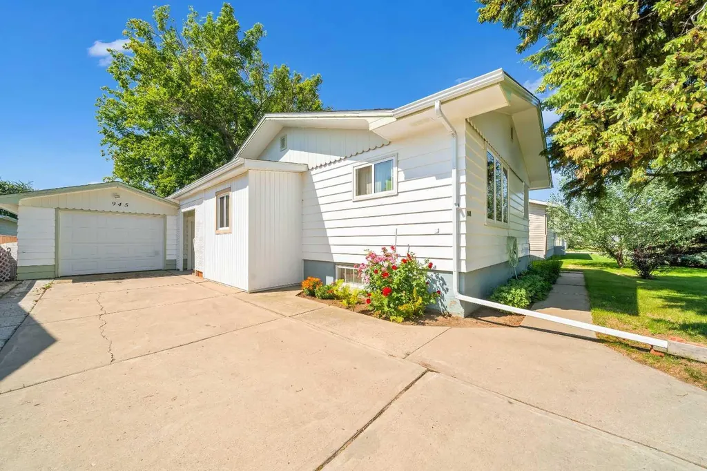 945 3 Avenue Vauxhall AB T0K 2K0