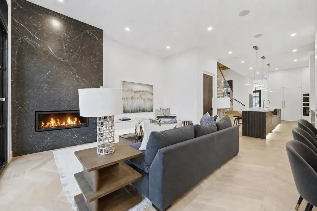1216 8 Avenue SE Calgary AB T2G 0M7