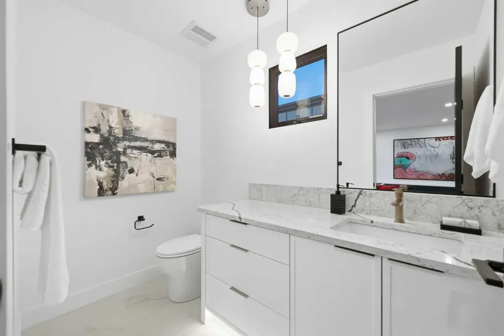 1216 8 Avenue SE Calgary AB T2G 0M7