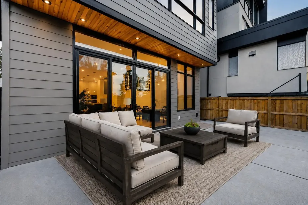 1216 8 Avenue SE Calgary AB T2G 0M7