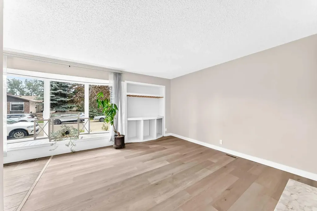 114 Midcrest Crescent SE Calgary AB T2X 1B5