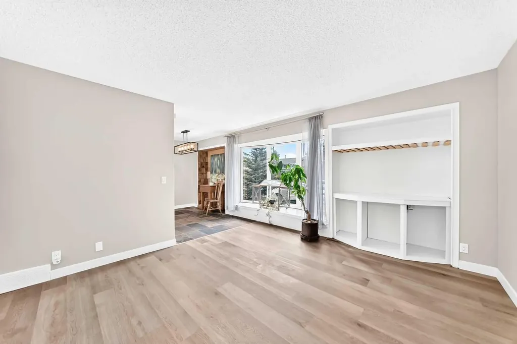 114 Midcrest Crescent SE Calgary AB T2X 1B5