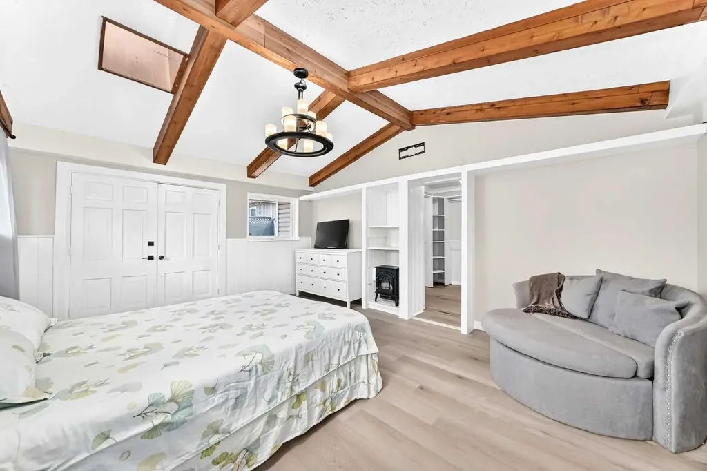 114 Midcrest Crescent SE Calgary AB T2X 1B5